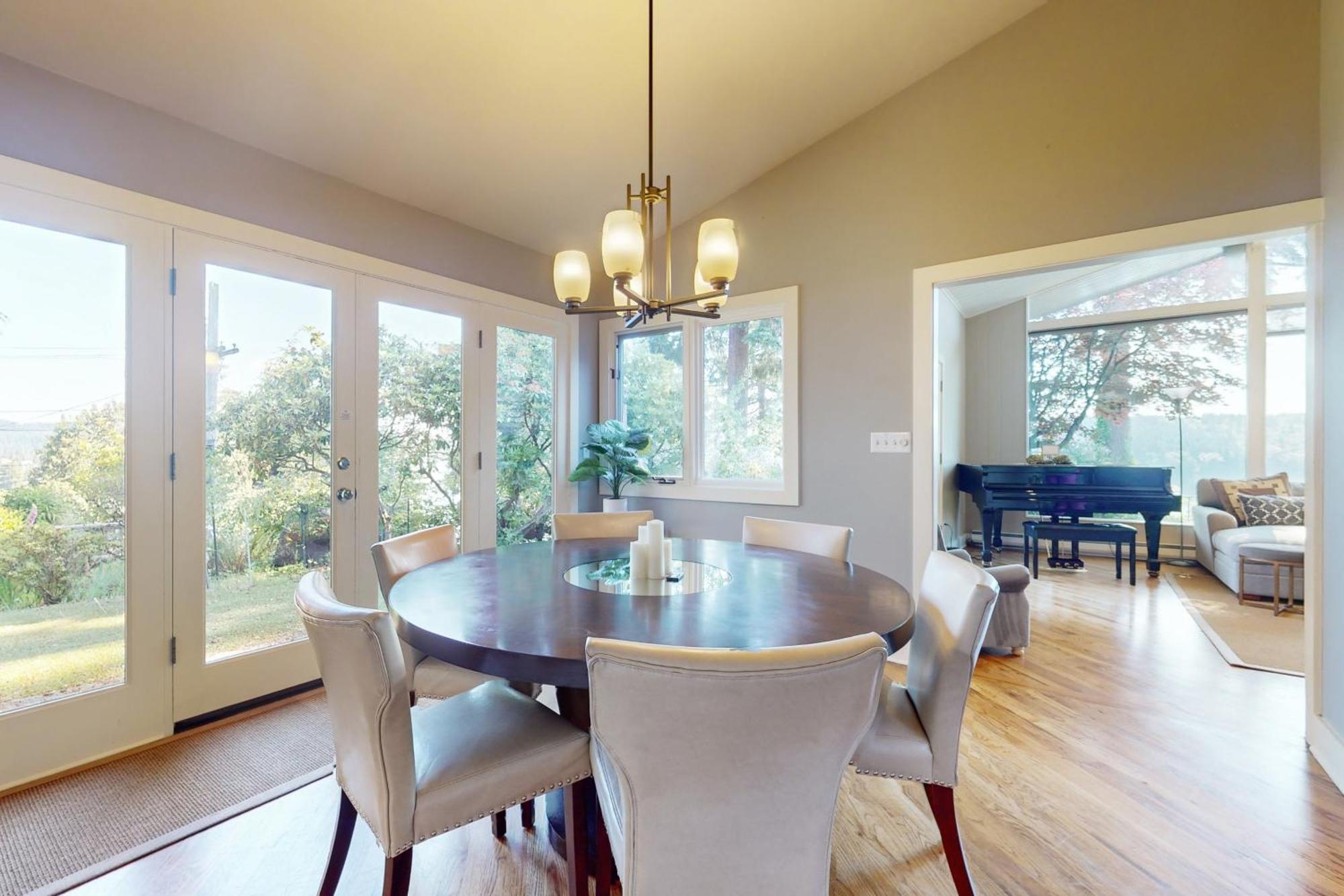Stones Way Villa Lake Forest Park ภายนอก รูปภาพ